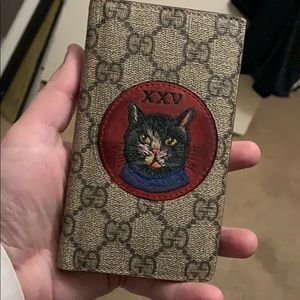 Gucci iPhone 6s or 7/8 cat phone case